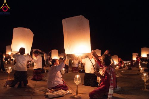 ภาพ No.97276:พิธีทอดผ้าป่า เพื่อสร้าง "ลานอเนกประสงค์พญานาค 4 ตระกูล" และพิธีจุดประทีปโคมลอย ลอยกระทง ถวายประทีปเป็นพุทธบูชา ณ พุทธอุทยานนานาชาติ จ.หนองคาย วันที่ 27 พฤศจิกายน พ.ศ. 2566
