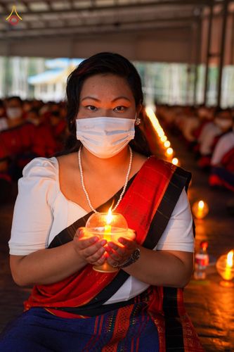 ภาพ No.76564:คณะสงฆ์และสามเณรบังกลาเทศ ปฎิบัติธรรมและจุดโคมประทีปถวายเป็นพุทธบูชา วันที่ 17 กุมภาพันธ์ พ.ศ. 2566