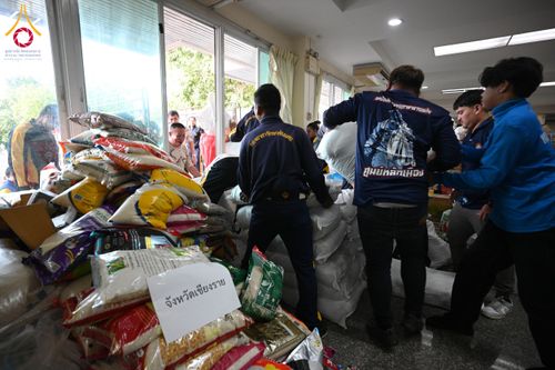 ภาพ No.159404:วัดพระธรรมกาย มูลนิธิธรรมกาย คณะศิษยานุศิษย์ฯ มอบถุงยังชีพ ข้าวสารอาหารแห้ง สมทบศูนย์รับบริจาคช่วยเหลือ ผู้ประสบภัยภาคเหนือ จังหวัดปทุมธานี มอบชุดอาหารปรุงสุกใหม่ ส่งแรงใจแก่เจ้าหน้าที่ผู้ปฏิบัติงาน และจิตอาสา วันที่ 27 กันยายน พ.ศ. 2567