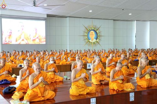 ภาพ No.226920:วันเสาร์ที่ 31 พฤษภาคม พ.ศ. 2568 พิธีถวายภัตตาหารเมนูสวรรค์ "เพื่อการบรรลุธรรม" ณ หอฉันคุณยายอาจารย์ วัดพระธรรมกาย