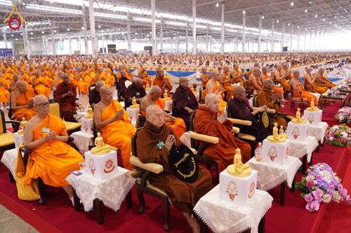 ภาพ No.59956:พิธีเจริญพระพุทธมนต์ "ฉลองอายุวัฒนมงคล 80 ปี หลวงพ่อธัมมชโย" พิธีถวายไทยธรรม คณะสงฆ์ 10,000 กว่าวัดทั่วประเทศ ในวันคุ้มครองโลก วันจันทร์ที่ 22 เมษายน พ.ศ. 2567 ณ สภาธรรมกายสากล วัดพระธรรมกาย จ.ปทุมธานี