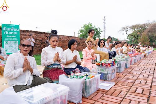 ภาพ No.138534:พิธีตักบาตร วัดราชบูรณะ จ.พระนครศรีอยุธยา วันที่ 25 พฤษภาคม พ.ศ.2567