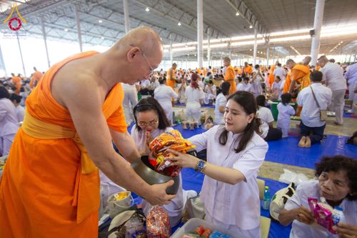 ภาพ No.209340:วันอาทิตย์ที่ 2 มีนาคม พ.ศ. 2568 พิธีตักบาตร ข้าวสารอาหารแห้ง ณ บ้านแก้วเรือนทองคุณยายฯ สภาธรรมกายสากล วัดพระธรรมกาย