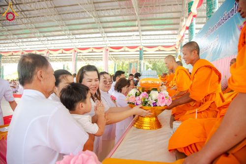 ภาพ No.175126:พิธีทอดกฐินสถาปนา แผ่นสิริฉะทะนะรัสมี(หลังคา) อาคาร 80 ปี หลวงพ่อธัมมชโย ณ ศูนย์ปฏิบัติธรรมวิหารแดง จ.สระบุรี วันเสาร์ที่ 9 พฤศจิกายน พ.ศ. 2567