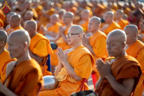 ภาพ No.250549:วันพุธที่ 8 ตุลาคม พ.ศ. 2568 พิธีตักบาตรเทโวโรหณะ ณ ลานธรรมปทุมรัตน์ธรรมเจดีย์ พุทธอุทยานนานาชาติ อ.โพนพิสัย จ.หนองคาย