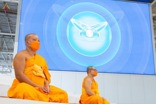 ภาพ No.80834:พิธีตักบาตร , พิธีบูชาข้าวพระในวันอาทิตย์ต้นเดือน วันที่ 7 พฤษภาคม พ.ศ. 2566 ณ วัดพระธรรมกาย