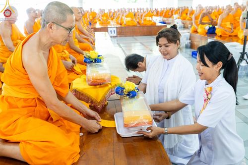 ภาพ No.174652:พิธีถวายภัตตาหารเมนูสวรรค์ เพื่อการบรรลุธรรม ณ หอฉันคุณยายอาจารย์ฯ วัดพระธรรมกาย วันที่ 23 พฤศจิกายน พ.ศ. 2567