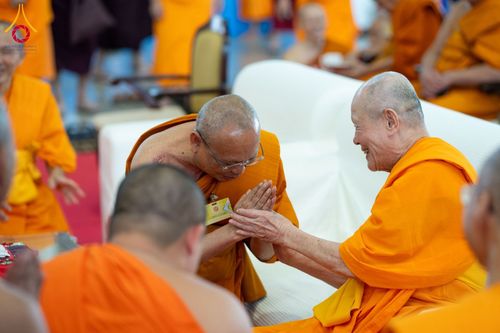 ภาพ No.185260:พิธีถวายมหาสังฆทาน 1,000 วัด ในวาระอายุวัฒนมงคล 84 ปี หลวงพ่อทัตตชีโว วันอาทิตย์ที่ 22 ธันวาคม พ.ศ. 2567 ณ สภาธรรมกายสากล วัดพระธรรมกาย