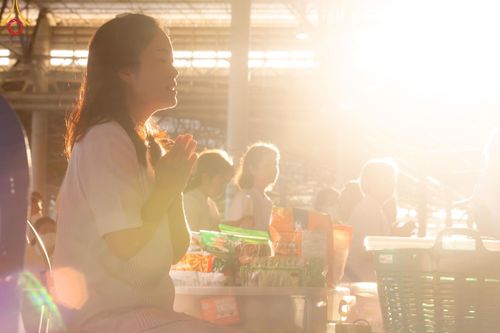 ภาพ No.151007:พิธีตักบาตร ในวันอาทิตย์ต้นเดือน วันที่ 1 กันยายน พ.ศ. 2567 ณ สภาธรรมกายสากล วัดพระธรรมกาย