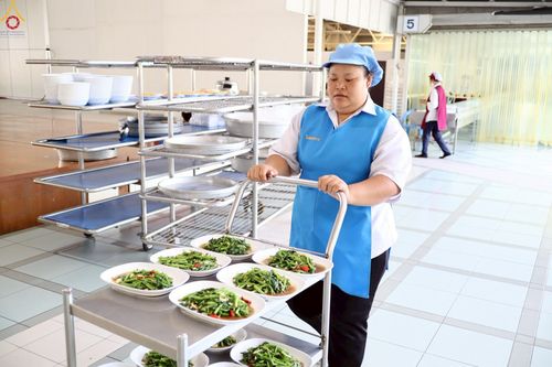 ภาพ No.231907:วันที่ 5 กรกฎาคม พ.ศ. 2568 พิธีถวายภัตตาหารเมนูสวรรค์ เพื่อการบรรลุธรรม ณ หอฉันคุณยายอาจารย์ฯ วัดพระธรรมกาย