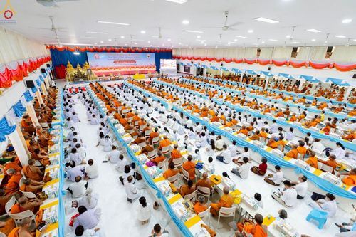 ภาพ No.233535:วันจันทร์ที่ 7 กรกฎาคม พ.ศ. 2568 จังหวัดบุรีรัมย์รวมใจ สัมมนาคณะสงฆ์ เพื่อฟื้นฟูพระพุทธศาสนา  โครงการทอดกฐินสามัคคีทั่วไทย 30,000 วัด ประจำปีพุทธศักราช 2568 และพิธีถวายมหาสังฆทาน 300 กว่าวัด โดยคณะศิษยานุศิษย์ บูชาธรรม 81 ปี หลวงพ่อธัมมชโย  ณ วัดกลาง พระ