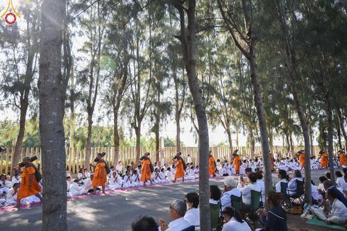 ภาพ No.193266:พิธีต้อนรับพระธรรมยาตรา ณ อนุสรณ์สถาน สถานที่เกิดในเพศสมณะ วัดสองพี่น้อง อำเภอสองพี่น้อง จังหวัดสุพรรณบุรี ในโครงการธรรมยาตรา กตัญญูบูชา มหาปูชนียาจารย์ พระมงคลเทพมุนี(สด จนฺทสโร) พระผู้ปราบมาร อนุสรณ์สถาน 7 แห่ง ปีที่ 13 วันที่ 11 มกราคม พ.ศ. 2568