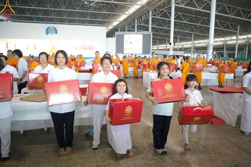 ภาพ No.210882:วันที่ 15 มีนาคม พ.ศ. 2568  บุญบรรจุกล่องไทยธรรม เพื่อถวายแด่พระสังฆาธิการ 40,000 กว่าวัดทั่วไทย ในวันคุ้มครองโลก 22 เมษายน พ.ศ. 2568
