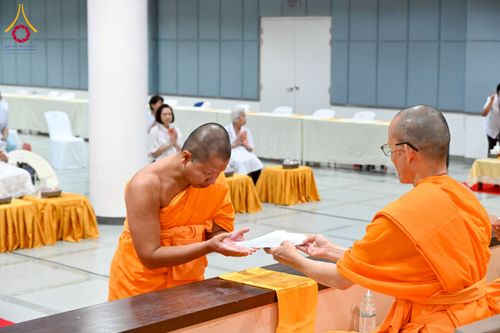 ภาพ No.229069:วันอาทิตย์ที่ 15 มิถุนายน พ.ศ. 2568 พิธีทอดผ้าป่าทุนพัฒนาพระมหาเปรียญ และทุนเผยแผ่พระพุทธศาสนาไปทั่วโลก ณ ห้องสัมมนา SPD สภาธรรมกายสากล วัดพระธรรมกาย