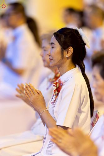 ภาพ No.223970:วันวิสาขบูชา วันอาทิตย์ที่ 11 พฤษภาคม พ.ศ. 2568 พิธีจุดวิสาขประทีป ,  พิธีเวียนประทักษิณรอบพระมหาธรรมกายเจดีย์ , พิธีฉลองชัยสวดมนต์บทธัมมจักกัปปวัตตนสูตร ครบ 7,357,000,000 จบ ณ มหารัตนวิหารคด วัดพระธรรมกาย