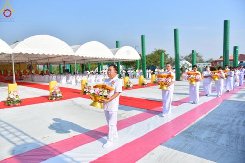 ภาพ No.121134:พิธีทอดผ้าป่า โครงสร้างหลังคา เสาคู่ค้ำฟ้ามหามงคล เพื่อสถาปนาอาคาร 80 ปี หลวงพ่อธัมมชโย ณ ศูนย์ปฏิบัติธรรมวิหารแดง ต.เจริญธรรม อ.วิหารแดง จ.สระบุรี วันที่ 27 มกราคม พ.ศ. 2567