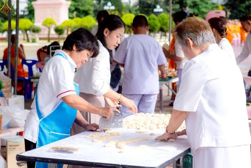 ภาพ No.239766:วันที่ 16-17 สิงหาคม พ.ศ. 2568 การปฏิบัติหน้าที่ของเจ้าหน้าที่ทุกสถานะ เพื่องานพิธีอัญเชิญรูปเหมือนพระมงคลเทพมุนี (สด จันทสโร) และพิธีกดปุ่มอัญเชิญรูปเหมือน พระมงคลเทพมุนี (สด จันทสโร) ณ มหาวิหารแก้วพระมงคลเทพมุนี ศูนย์ปฏิบัติธรรมแก้วเมืองเลย จ.เลย