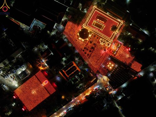 ภาพ No.194835:พิธีจุดประทีปถวายเป็นพุทธบูชา และบูชาธรรมมหาปูชนียาจารย์ ณ วัดสองพี่น้อง ต.ต้นตาล อ.สองพี่น้อง จ.สุพรรณบุรี ในโครงการธรรมยาตรา กตัญญูบูชา มหาปูชนียาจารย์ พระมงคลเทพมุนี(สด จนฺทสโร) พระผู้ปราบมาร อนุสรณ์สถาน 7 แห่ง ปีที่ 13 วันที่ 14 มกราคม พ.ศ. 2568