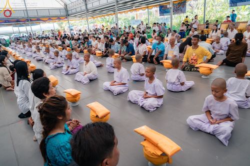 ภาพ No.133451:พิธีขอขมารับผ้าไตร, พิธีบรรพชาสามเณร, สามเณรออกบิณฑบาต ในโครงการบรรพชาสามเณร ฟื้นฟูพระพุทธศาสนาทั่วไทย  ณ ศูนย์ปฏิบัติธรรม และอบรมเยาวชนเมืองยะลา วันที่ 3 เมษายน พ.ศ. 2567