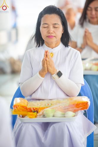 ภาพ No.115551:พิธีเจริญพระพุทธมนต์ และถวายภัตตาหาร ในวาระครบ 115 ปี วันคล้ายวันเกิด คุณยายอาจารย์ มหารัตนอุบาสิกาจันทน์ ขนนกยูง (ผู้ให้กำเนิดวัดพระธรรมกาย) วันศุกร์ที่ 19 มกราคม พ.ศ. 2567 ณ หอฉันคุณยายอาจารย์ วัดพระธรรมกาย