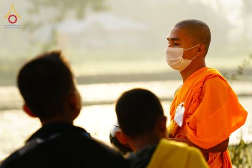 ภาพ No.76392:คณะสงฆ์และสามเณรบิณฑบาต ประเทศบังกลาเทศ วันที่ 11 กุมภาพันธ์ พ.ศ. 2566