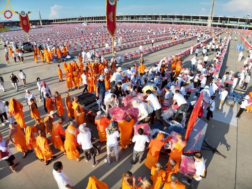 ภาพ No.218948:วันที่ 18-20 เมษายน พ.ศ. 2568 การเตรียมงานในลานธรรม , วิหารคด เพื่องานวันคุ้มครองโลก 22 เมษายน พศ. 2568