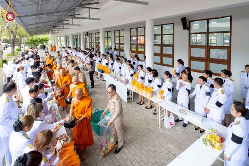 ภาพ No.276024:วันที่ 5 ธันวาคม พ.ศ. 2568 พสกนิกรอำเภอคลองหลวง พร้อมใจบำเพ็ญกุศลอุทิศถวาย “ในหลวงรัชกาลที่ 9” น้อมรำลึกในพระมหากรุณาธิคุณ เนื่องในวันคล้ายวันพระบรมราชสมภพ วันชาติ และวันพ่อแห่งชาติ ณ อาคารปลูกศรัทธา 2 วัดพระธรรมกาย อำเภอคลองหลวง จังหวัดปทุมธานี