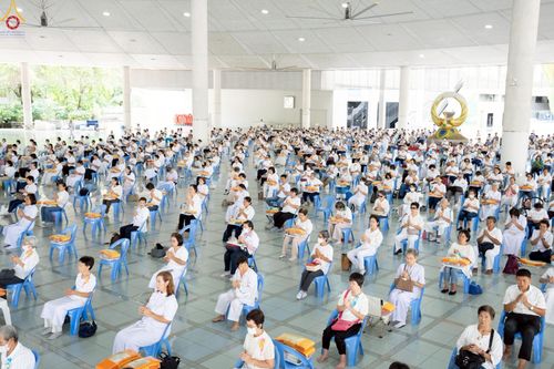 ภาพ No.229686:วันที่ 25 มิถุนายน พ.ศ. 2568 (แรม 15 ค่ำ เดือน 7) พิธีบุพเปตพลี ครั้งที่ 166 ร่วมอุทิศบุญแด่หมู่ญาติที่ล่วงลับไปแล้ว และสืบทอดอายุพระพุทธศาสนา ณ หอฉันคุณยายอาจารย์ฯ วัดพระธรรมกาย