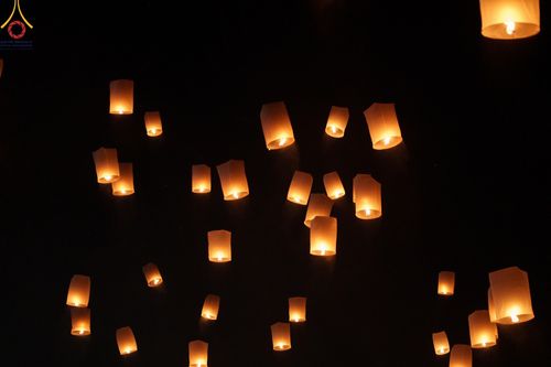 ภาพ No.175955:พิธีจุดประทีปโคมลาน, โคมลอยและลอยกระทง ถวายประทีปเป็นพุทธบูชา สร้างความสว่างไสวให้กับแผ่นดินด้วยแสงธรรม วันที่ 15 พฤศจิกายน พ.ศ. 2567 ณ พุทธอุทยานนานาชาติ อ.โพนพิสัย จ.หนองคาย