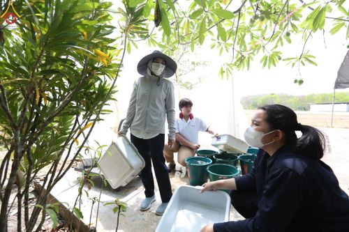 ภาพ No.127459:V.31 ทุ่มเทเพื่อบางกล่ำ การเตรียมงานของเจ้าหน้าที่หน่วยงานต่างๆ  เพื่องานธรรมยาตราอัญเชิญพระบรมสารีริกธาตุ ประดิษฐาน ณ มหารัตนเจดีย์สิริปทุมสวรรค์ (เจดีย์อริยพุทธะ 5 พระองค์) ณ ศูนย์ปฏิบัติธรรมภาคใต้ อ.บางกล่ำ จ.สงขลา ระหว่างวันที่ 9-10 มีนาคม พ.ศ. 2567