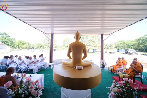 ภาพ No.142931:พิธีเจริญพระพุทธมนต์ โปรยรัตนชาติ เพื่อความเป็นสิริมงคล  ณ พื้นที่ก่อสร้างอาคารปฏิบัติธรรม “แก้วธรรมชัยรัตนอนันต์”  วัดพระธรรมกายเทนเนสซี ประเทศสหรัฐอเมริกา วันอังคารที่ 2 กรกฎาคม พ.ศ. 2567