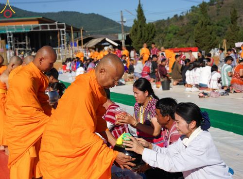 ภาพ No.125246:พิธีตักบาตรเนื่องในวันมาฆบูชา ณ สนามโรงเรียนบ้านนาเกียน  อำเภออมก๋อย จังหวัดเชียงใหม่ วันเสาร์ที่ ๒๔ กุมภาพันธ์ พ.ศ. ๒๕๖๗