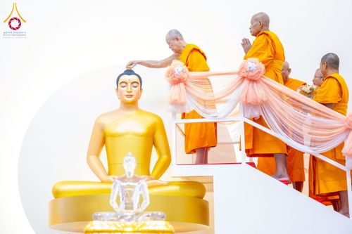 ภาพ No.254804:วันที่ 15 ตุลาคม พ.ศ. 2568 พิธีบรรจุพระบรมสารีริกธาตุภายในพระเกตุองค์พระประธาน สมโภชพระประธาน พระธรรมกาย ณ ศูนยอบรมเยาวชนกาญจนบุรี