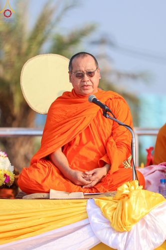 ภาพ No.180427:พิธีตักบาตรพระ ๑,๐๐๐ รูป ฉลองเมืองลำปาง ๑,๓๔๔ ปี วันเสาร์ที่ ๗ ธันวาคม พ.ศ. ๒๕๖๗ ณ ลานพระบรมราชานุสาวรีย์ พระนเรศวรมหาราช อ.เกาะคา จ.ลำปาง