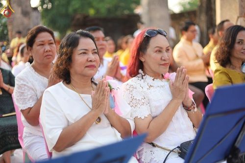 ภาพ No.58700:พิธีตักบาตรพระ ๑,๐๐๐ รูป สมโภชครบรอบ ๘๐๐ ปี พระบรมธาตุเมืองเชลียง ณ วัดพระศรีรัตนมหาธาตุ ราชวรวิหาร  (วัดพระปรางค์) ต.ศรีสัชนาลัย  อ.ศรีสัชนาลัย จ.สุโขทัย วันพฤหัสบดีที่ ๒๕ เมษายน พ.ศ. ๒๕๖๗