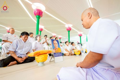 ภาพ No.244695:วันเสาร์ที่ 6 กันยายน พ.ศ. 2568 พิธีขอขมา-รับผ้าไตรของนาคธรรมทายาท โครงการอุปสมบทหมู่บูชาธรรมครบรอบ 108 ปี  วันครูผู้ค้นพบวิชชาธรรมกาย ณ โบสถ์พระไตรปิฎก วัดพระธรรมกาย