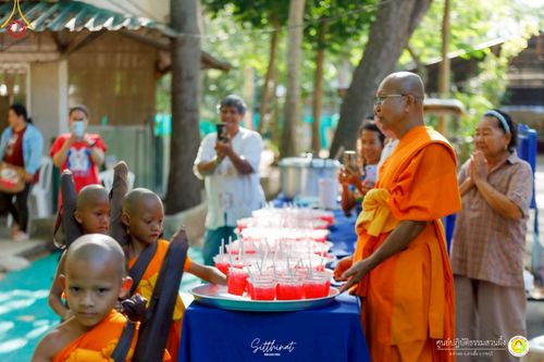 ภาพ No.222156:วันที่ 26-27 เมษายน พ.ศ. 2568 ศูนย์ปฏิบัติธรรมสวนผึ้ง ร่วมกับ ธุดงค์คสถานประจวบคีรีขันธ์ และวัดอ่าวน้อย  จัดกิจกรรมเดินธรรมยาตรา ตักบาตรข้าวสารอาหารแห้ง และจุดประทีปถวายเป็นพุทธบูชา ณ วัดอ่าวน้อย จ.ประจวบคีรีขันธ์