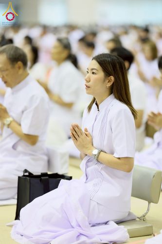 ภาพ No.232028:วันอาทิตย์ที่ 6 กรกฏาคม พ.ศ. 2568 พิธีตักบาตร ข้าวสารอาหารแห้ง  พิธีบูชาข้าวพระ สัมมนาพิเศษราชเหล็ก ณ สภาธรรมกายสากล วัดพระธรรมกาย