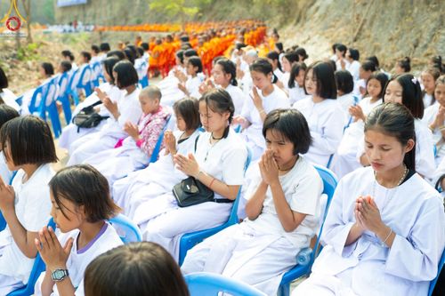 ภาพ No.139352:Photo Story  มหัศจรรย์วัดดงดินแดง Episode 7 พระภิกษุ-สามเณร ในโครงการบรรพชาอุปสมบทหมู่  กว่า 500 รูป ศีลจาริณีและสาธุชนกว่า 500 คน ร่วมพิธีบูชาข้าวพระ วัดดงดินแดง ต.ม่อนจอง อ.อมก๋อย จ.เชียงใหม่ วันอาทิตย์ที่ 7 เมษายน พ.ศ.2567