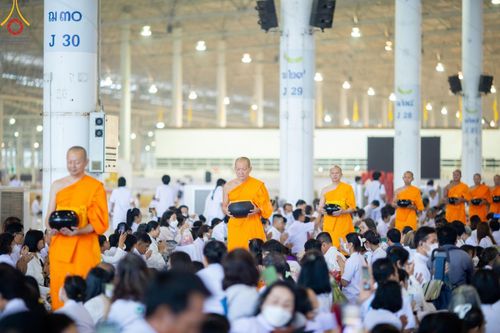 ภาพ No.205863:พิธีตักบาตร และ พิธีบูชาข้าวพระ ในวันอาทิตย์ต้นเดือน 2 กุมภาพันธ์ พ.ศ. 2568 ณ สภาธรรมกายสากล วัดพระธรรมกาย