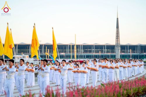 ภาพ No.276618:วันเสาร์ที่ 6 ธันวาคม  พ.ศ. 2568 พิธีเวียนประทักษิณและพิธีวันทาเจดีย์ โครงการอุปสมบทบูชาธรรมมหาปูชนียาจารย์ ประจำปี พ.ศ.2568 โครงการบวชพระนานาชาติ AEC และ WAB รุ่น CEO (นักบริหาร) รุ่นที่ 5 ณ มหาธรรมกายเจดีย์ วัดพระธรรมกาย