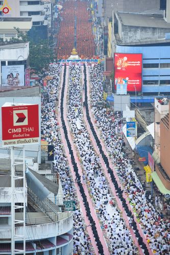 ภาพ No.237068:วันอาทิตย์ที่ 10 สิงหาคม พ.ศ. 2568 มหาสังฆทานครั้งยิ่งใหญ่ ตักบาตรพระ 10,000 รูป ถ.นิพัทธ์อุทิศ 3 ใจกลางนครหาดใหญ่ จ.สงขลา (ชุดที่ 2)