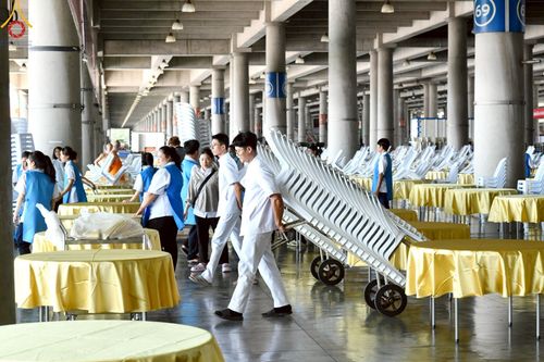 ภาพ No.218630:วันพฤหัสบดีที่ 17 เมษายน พ.ศ. 2568 การเตรียมงานในลานธรรม , สภาธรรมกายสากล , วิหารคด  เพื่องานวันคุ้มครองโลก 22 เมษายน พ.ศ. 2568