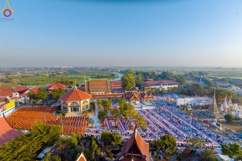 ภาพ No.195348:พิธีตักบาตรพระธรรมยาตรา ณ อนุสรณ์สถานลำดับที่ 3 สถานที่เกิดใหม่ในเพศสมณะ วัดสองพี่น้อง ต.ต้นตาล อ.สองพี่น้อง จ.สุพรรณบุรี ในโครงการธรรมยาตรา กตัญญูบูชา มหาปูชนียาจารย์ พระมงคลเทพมุนี(สด จนฺทสโร) พระผู้ปราบมาร ปีที่ 13 วันที่ 15 มกราคม พ.ศ.2568