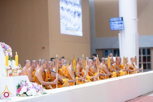 ภาพ No.146033:พิธีเจริญพระพุทธมนต์ ปฏิบัติธรรมเจริญสมาธิภาวนา เพื่อถวายเป็นพระราชกุศล แด่พระบาทสมเด็จพระเจ้าอยู่หัว เนื่องในโอกาสพระราชพิธีมหามงคล เฉลิมพระชนมพรรษา 6 รอบ 28 กรกฎาคม 2567 วันอาทิตย์ที่ 28 กรกฎาคม พ.ศ. 2567  ณ ห้องแก้วสารพัดนึก 2 สภาธรรมกายสากล