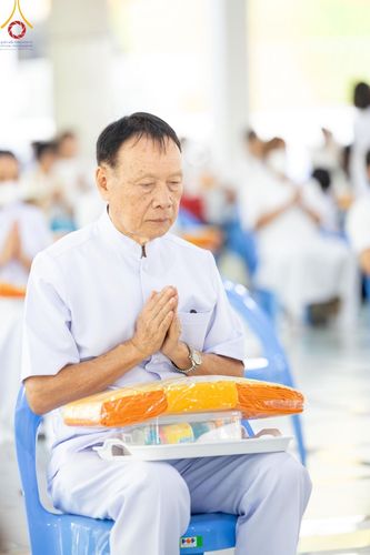 ภาพ No.122876:พิธีสวดพระพุทธมนต์ พิธีทอดผ้าบังสุกุล และพิธีถวายภัตตาหาร เป็นสังฆทานแด่พระภิกษุ สามเณร เนื่องในวันมหาปูชนียาจารย์ วันเสาร์ที่ 3 กุมภาพันธ์ พ.ศ. 2567 ณ หอฉันคุณยายอาจารย์ฯ วัดพระธรรมกาย