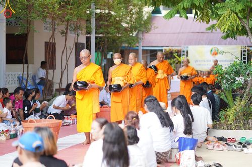 ภาพ No.61078:สามเณรออกบิณฑบาต และกิจกรรมอบรมสามเณร ในโครงการบรรพชาสามเณรฟื้นฟู พระพุทธศาสนาทั่วไทย ณ ศูนย์อบรมที่พักสงฆ์บ้านร่มเย็น จ.นราธิวาส วันที่ 2-15 เมษายน พ.ศ. 2567