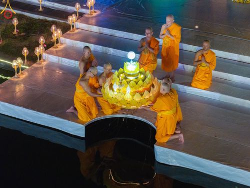 ภาพ No.170306:พิธีลอยกระทงธรรม ณ สระเศรษฐีทะเลบุญ มหาวิหารพระมงคลเทพมุนีฯ วัดพระธรรมกาย วันศุกร์ที่ 15 พฤศจิกายน พ.ศ.2567 (วันเพ็ญ 15 ค่ำ เดือน 12)