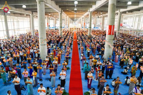 ภาพ No.143684:พิธีถวายผ้าไตร, สวดธรรมจักร, ปฏิบัติธรรม และฟังแสดงพระธรรมเทศนา ภาษาเมียนมา โดยมีสาธุชนชาวเมียนมากว่า 4,000 คน เข้าร่วมพิธี ณ มหารัตนวิหารคด วัดพระธรรมกาย วันอาทิตย์ที่ 7 กรกฎาคม พ.ศ. 2567