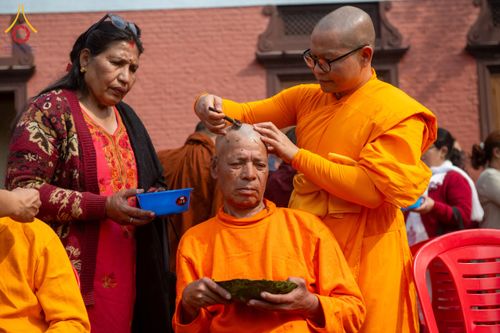 ภาพ No.209778:วันที่ 28 กุมภาพันธ์ พ.ศ.2568 พิธีเปิดโครงการบวชสามเณร พิธีถวายไทยธรรม พิธีขอขมามอบผ้าไตร  ณ เมืองปาตัน ประเทศเนปาล